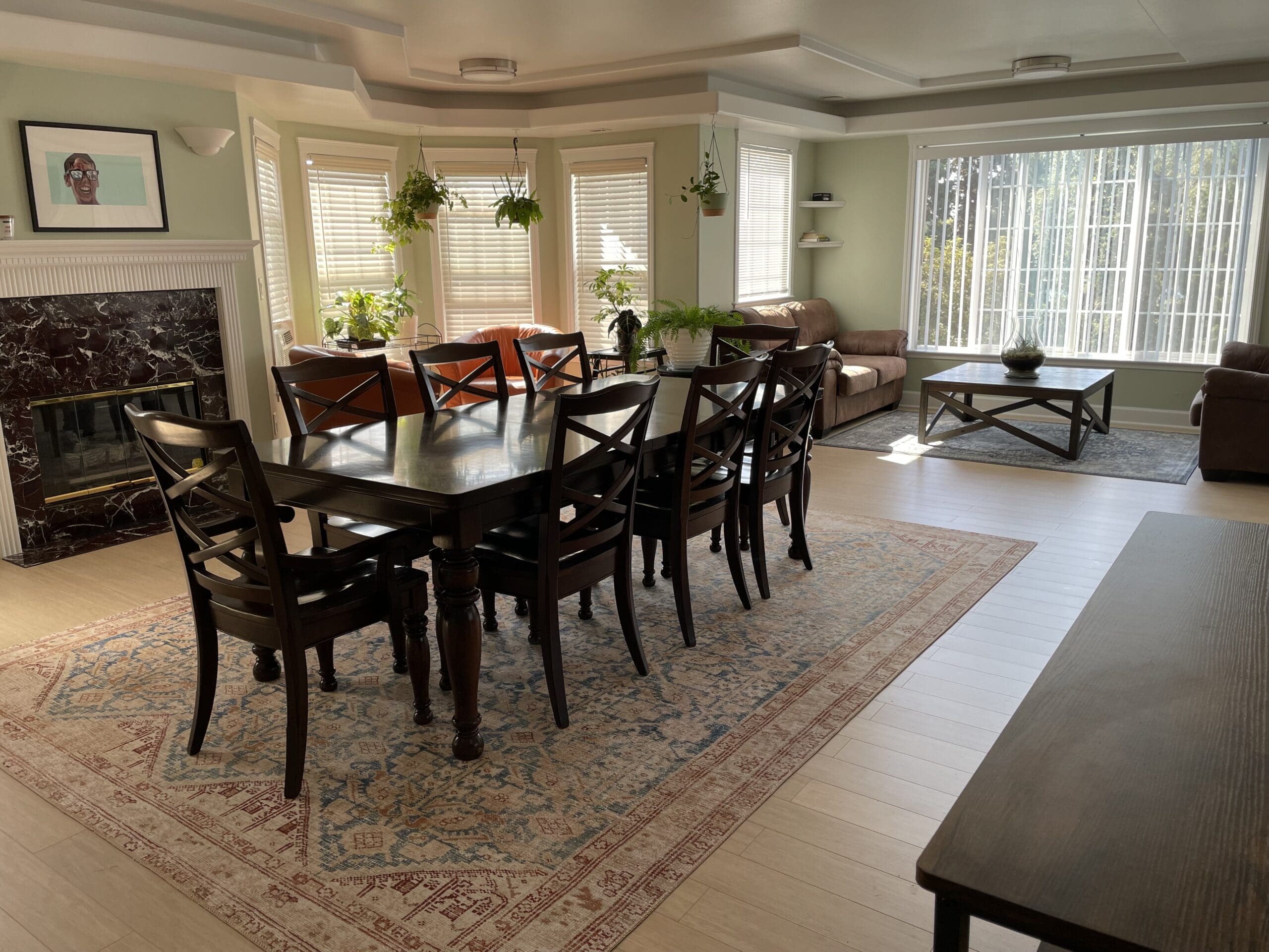 Seattle sober living home for men for addiction recovery - living room - dining table